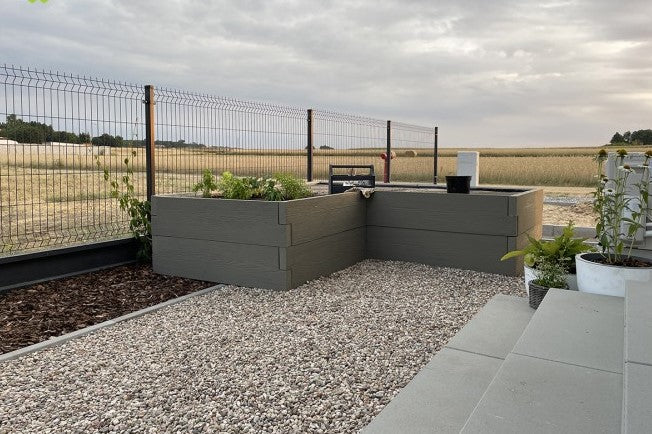 bepflanztes Hochbeet in L Form